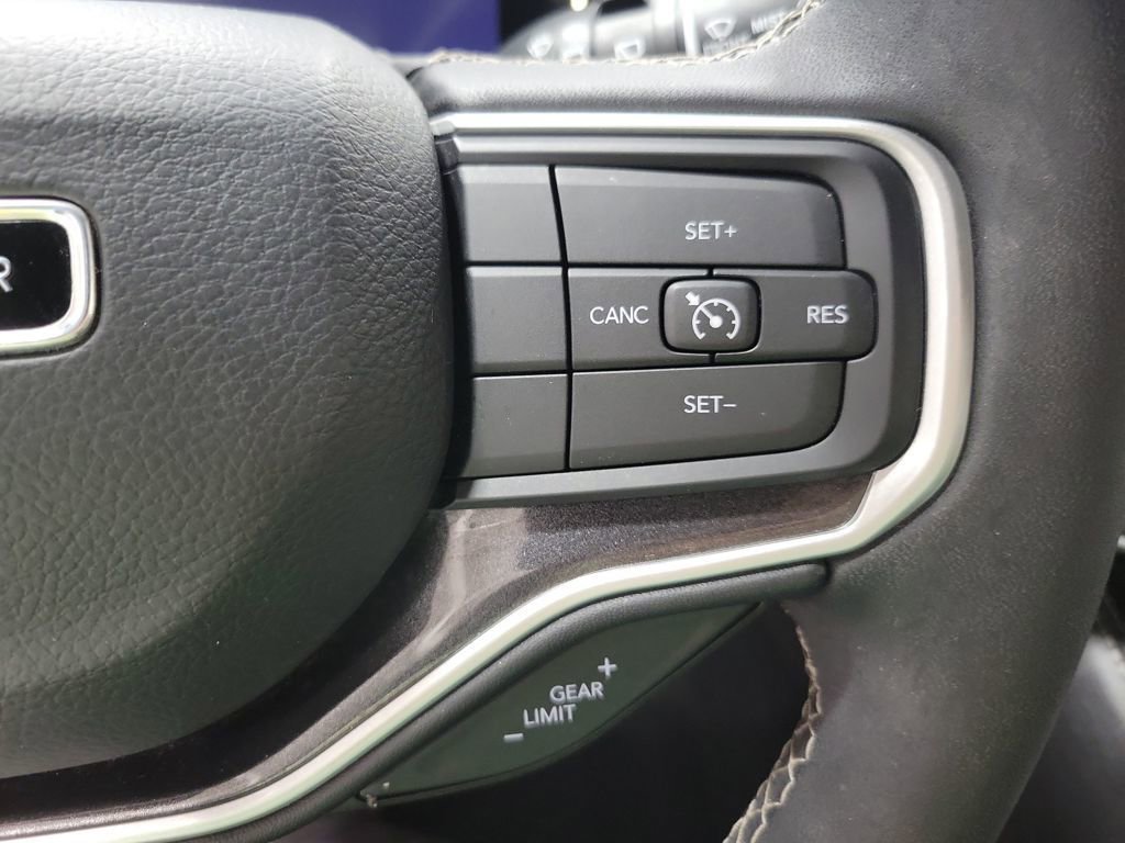 Used 2023 Jeep Wagoneer 4WD image 45