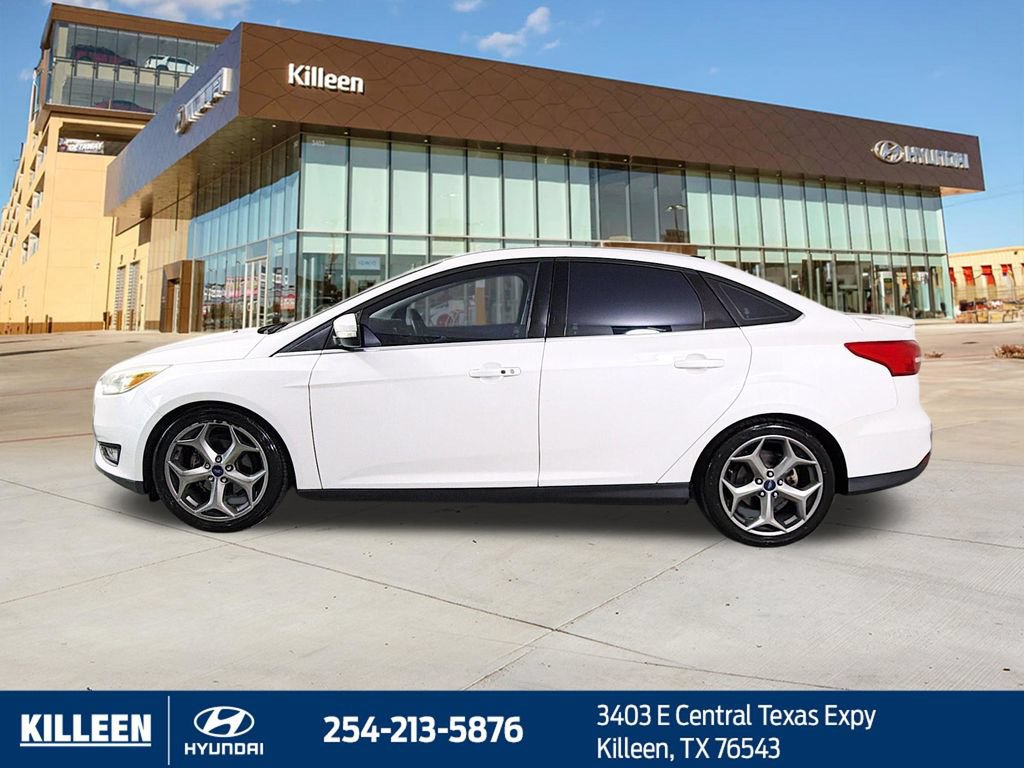 Used 2017 Ford Focus Titanium w/ Titanium Technology Package FWD image 4