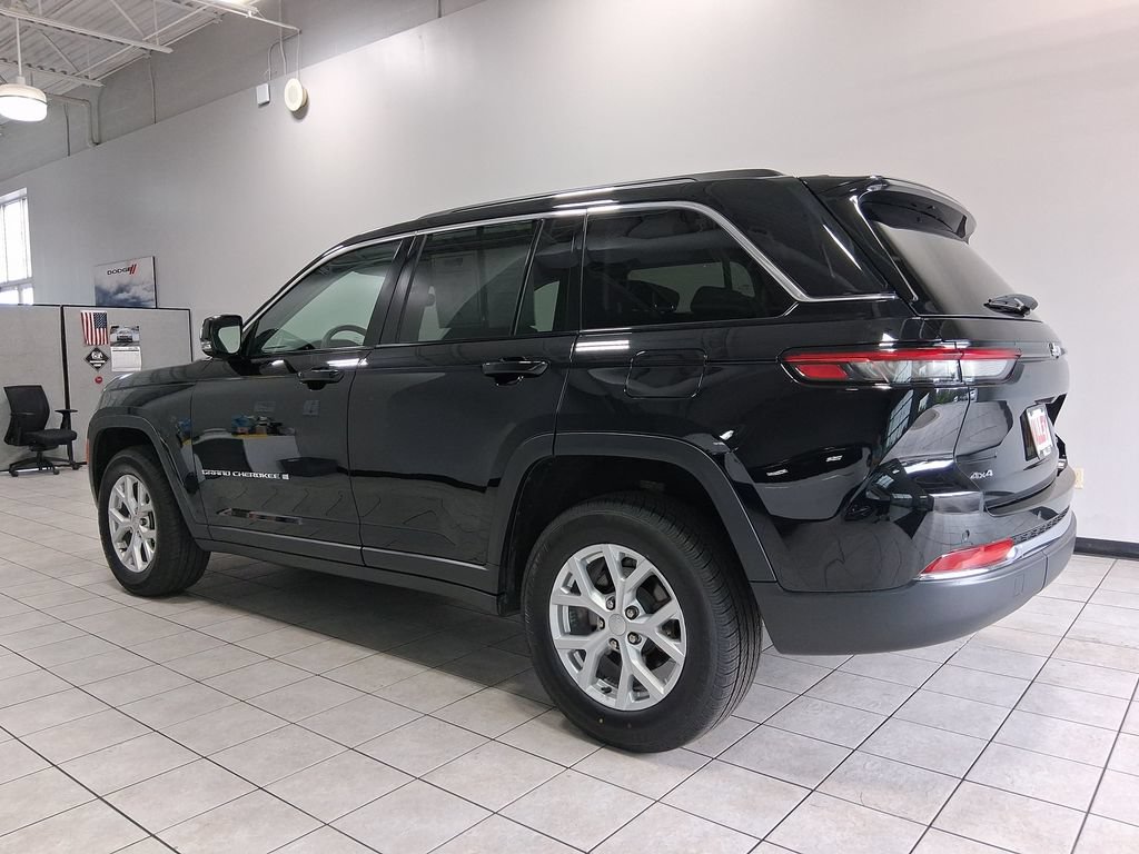 Used 2023 Jeep Grand Cherokee Limited AWD/4WD image 5