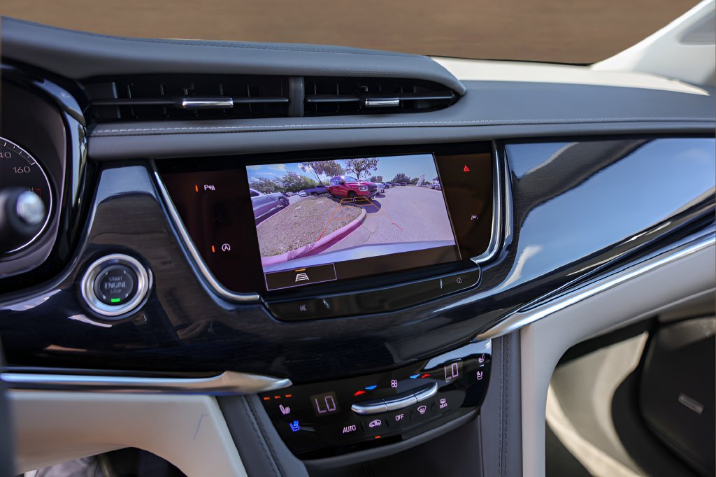 Certified 2025 Cadillac XT6 Premium Luxury FWD image 17