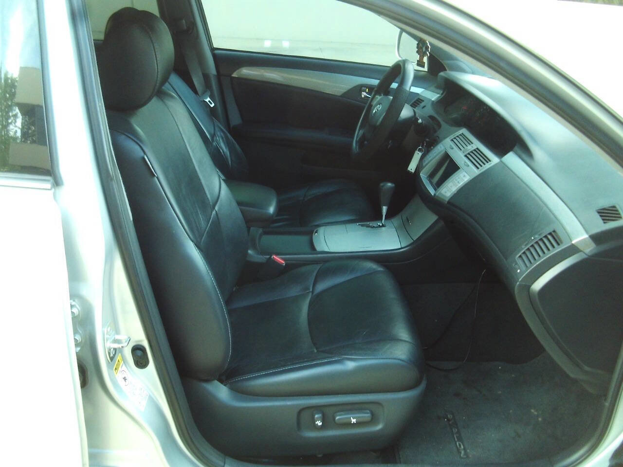 Used 2006 Toyota Avalon Touring image 11