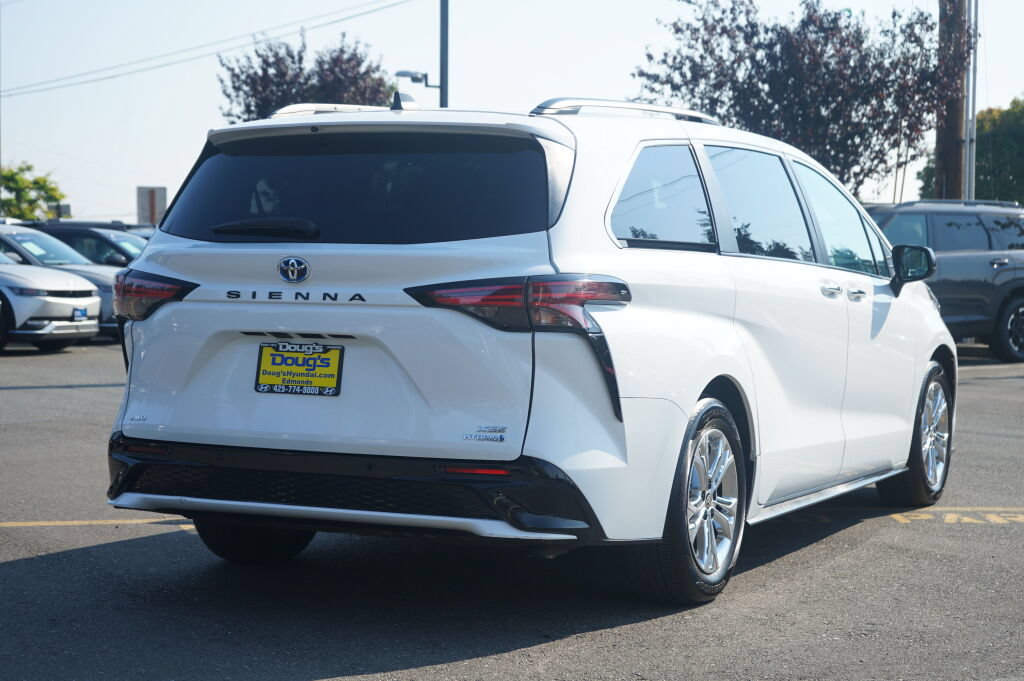 Used 2022 Toyota Sienna XSE w/ XSE Plus Package AWD/4WD image 5