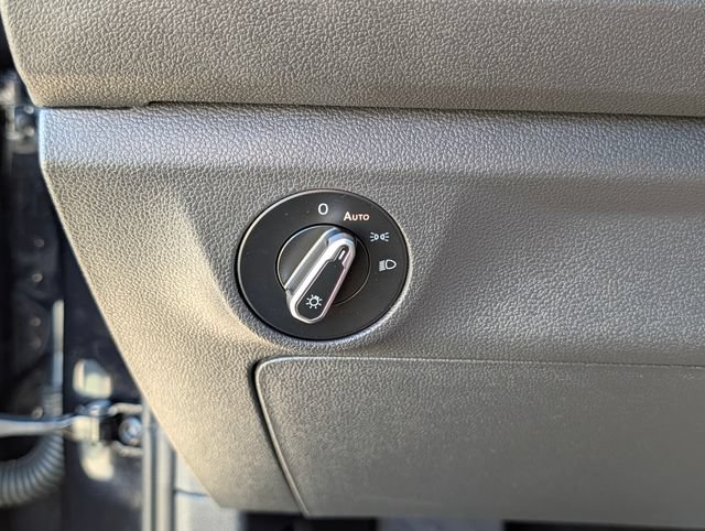 Used 2024 Volkswagen Jetta SE FWD image 29