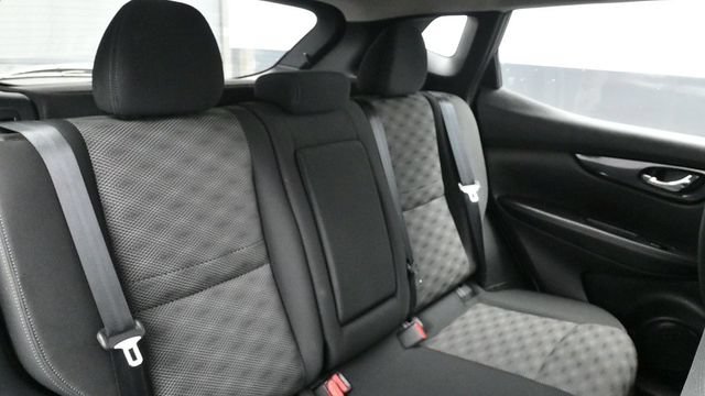 Used 2017 Nissan Rogue Sport SV w/ SV All-Weather Package AWD/4WD image 13