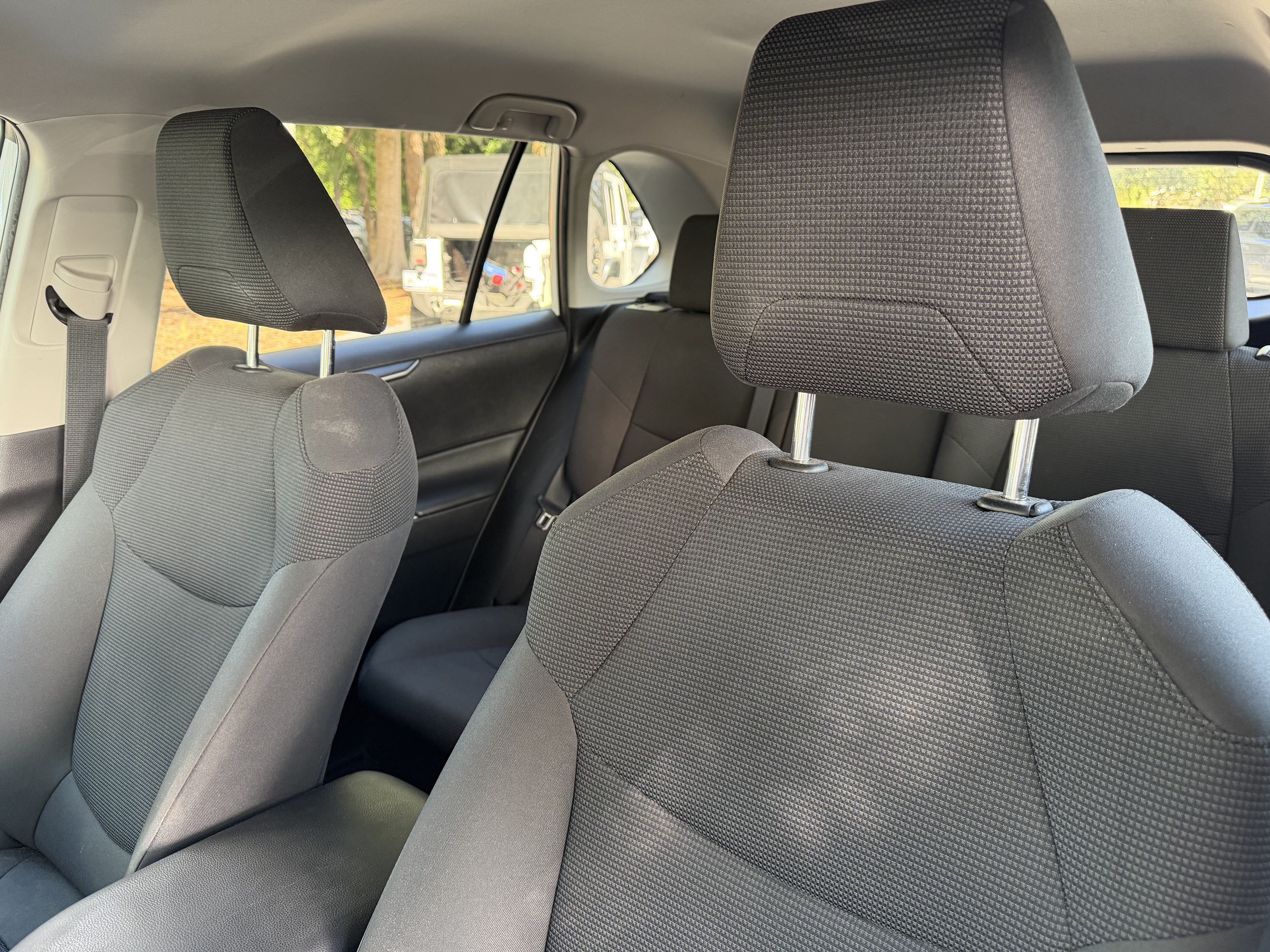 Used 2019 Toyota RAV4 LE AWD/4WD image 18