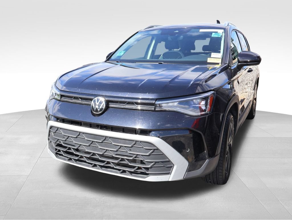 Used 2025 Volkswagen Taos SE AWD/4WD image 3