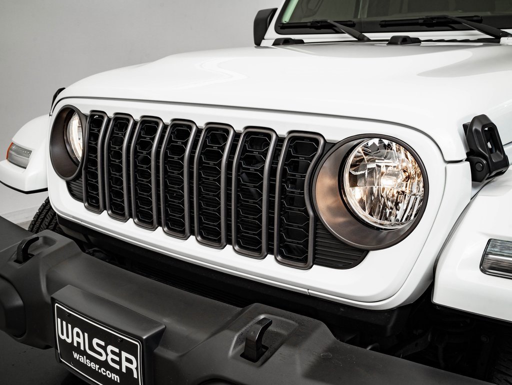 Used 2024 Jeep Wrangler Unlimited image 16