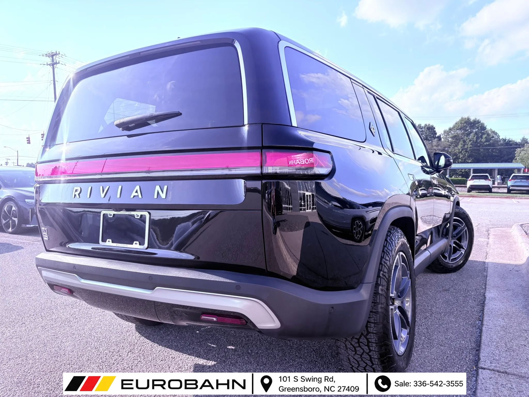 Used 2025 Rivian R1S Adventure Dual AWD/4WD image 5