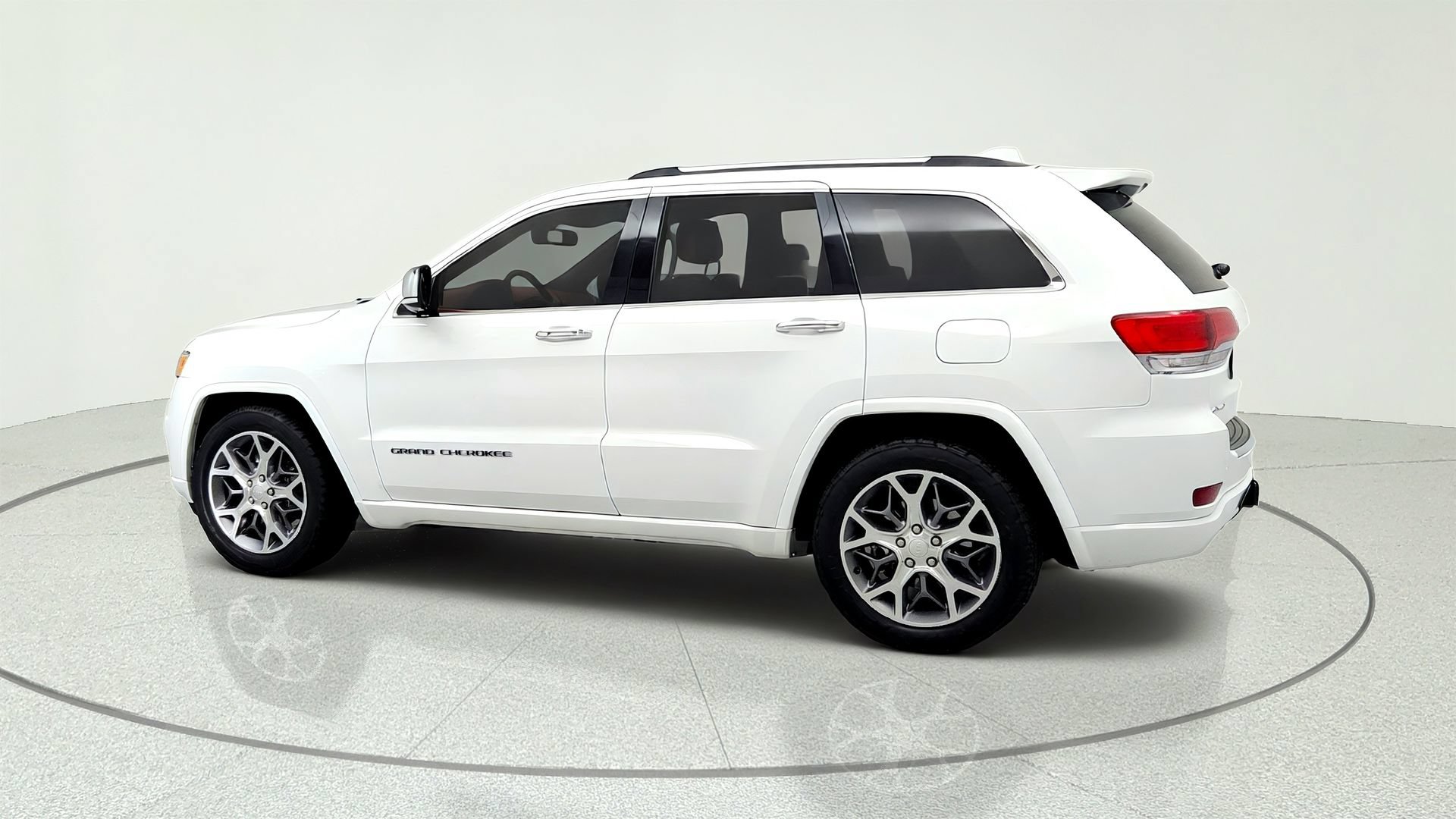 Used 2021 Jeep Grand Cherokee Overland AWD/4WD image 3