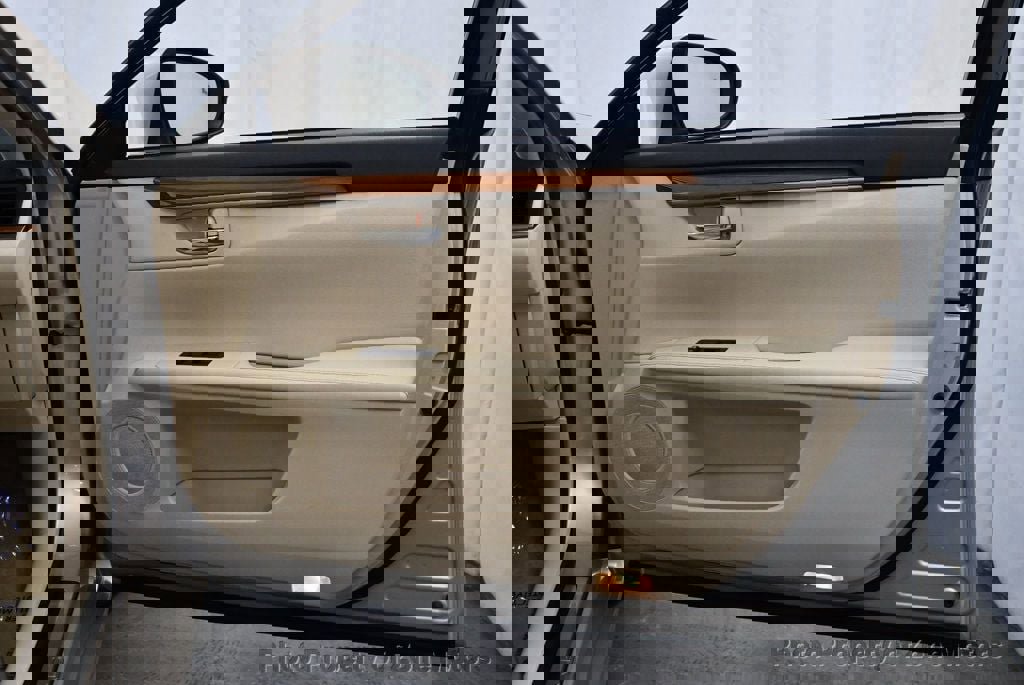 Used 2013 Lexus ES 300h image 18