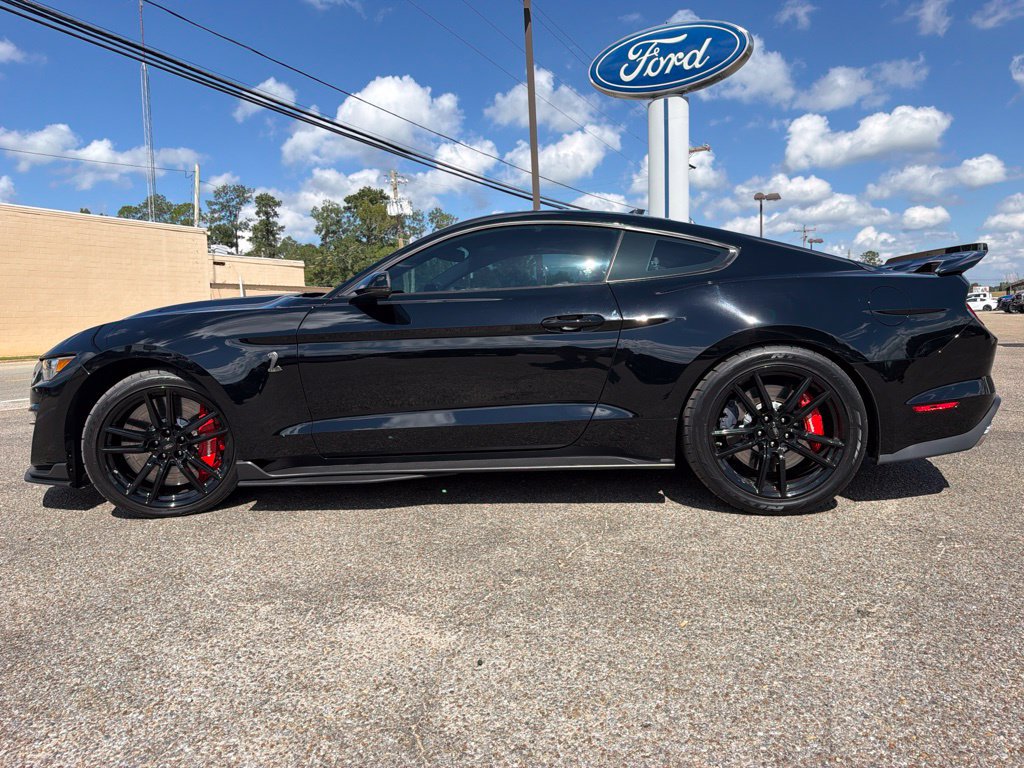 Used 2021 Ford Mustang Shelby GT500 w/ Technology Package RWD image 8