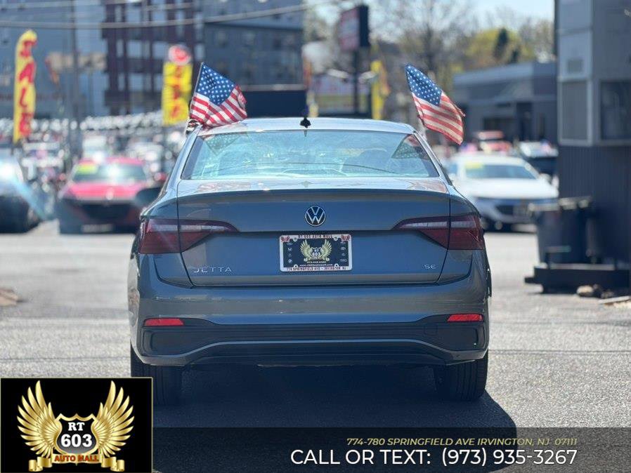 Used 2024 Volkswagen Jetta SE image 5