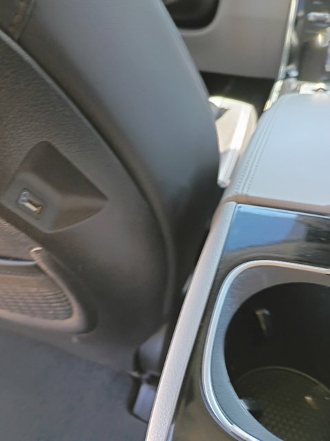 Used 2024 Kia Carnival EX FWD image 25