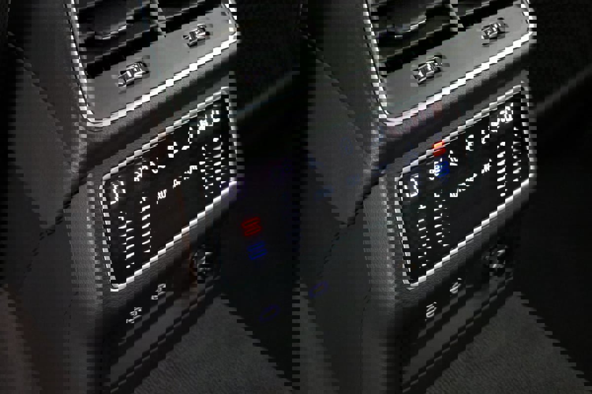 Used 2023 Audi RS 6 w/ Driver Assistance Package image 32