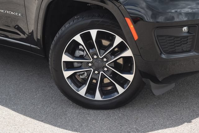 Used 2023 Jeep Grand Cherokee L Overland AWD/4WD image 32