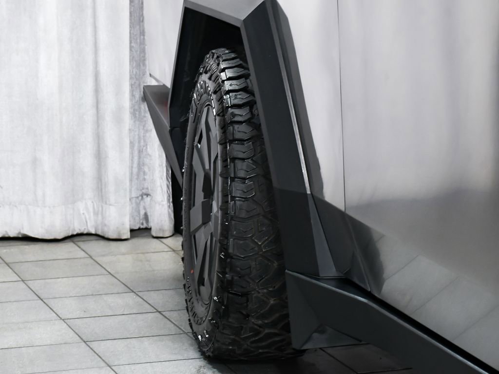 Used 2025 Tesla Cybertruck AWD Crew Cab image 69