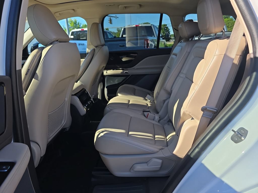 Used 2024 Lincoln Aviator Reserve w/ Jet Package AWD/4WD image 17