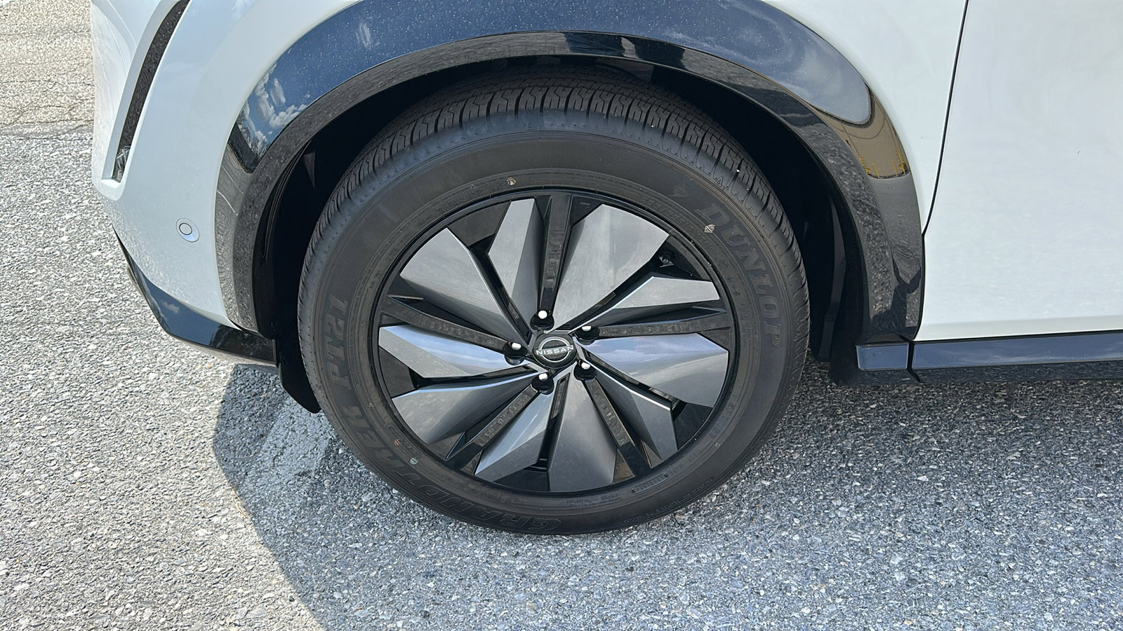 New 2025 Nissan Ariya Platinum image 8