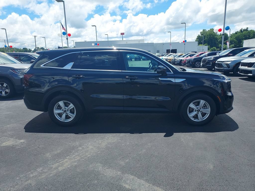 Used 2026 Kia Sorento LX FWD image 6