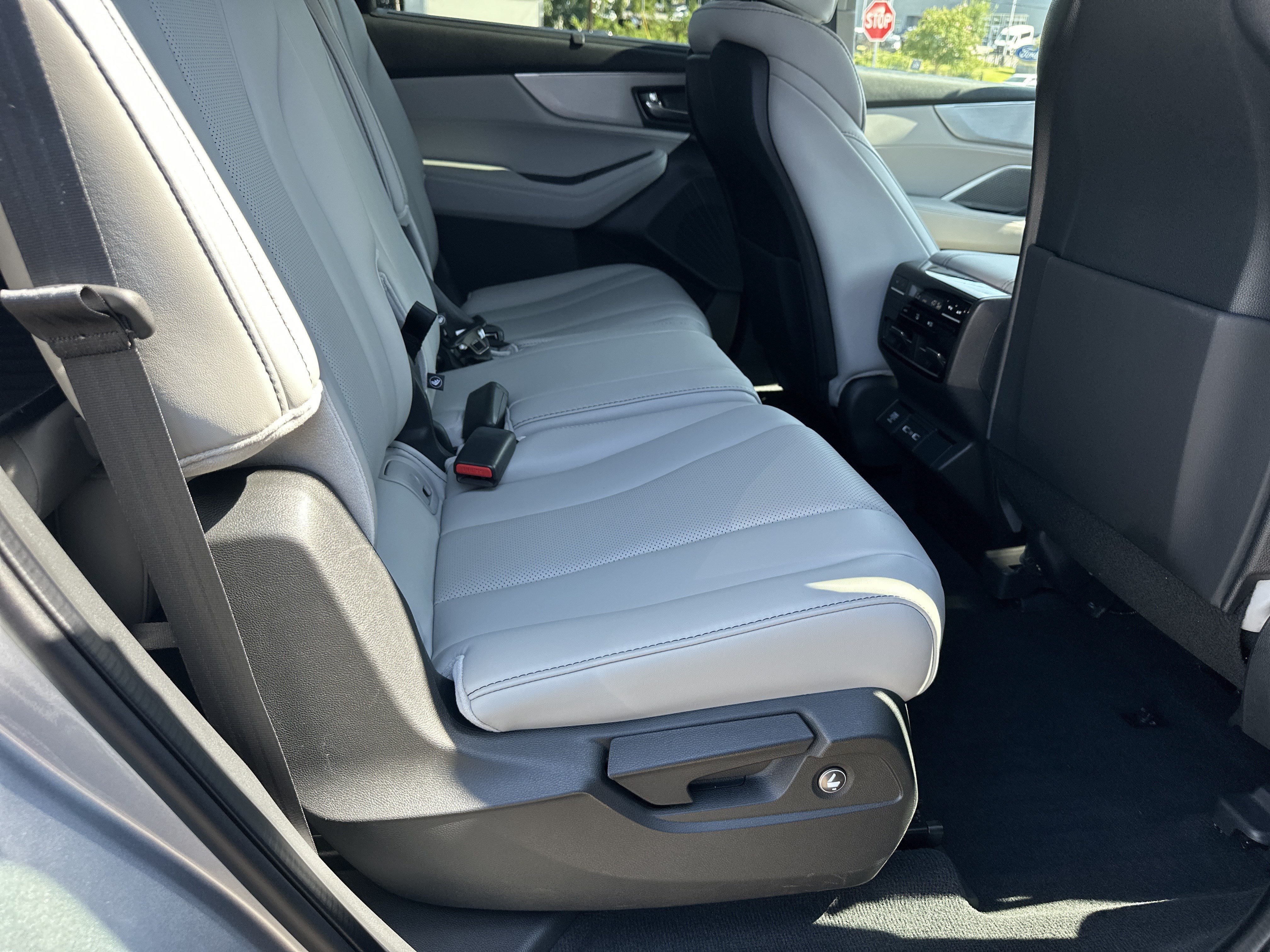 Certified 2024 Acura MDX w/ Technology Package FWD image 17