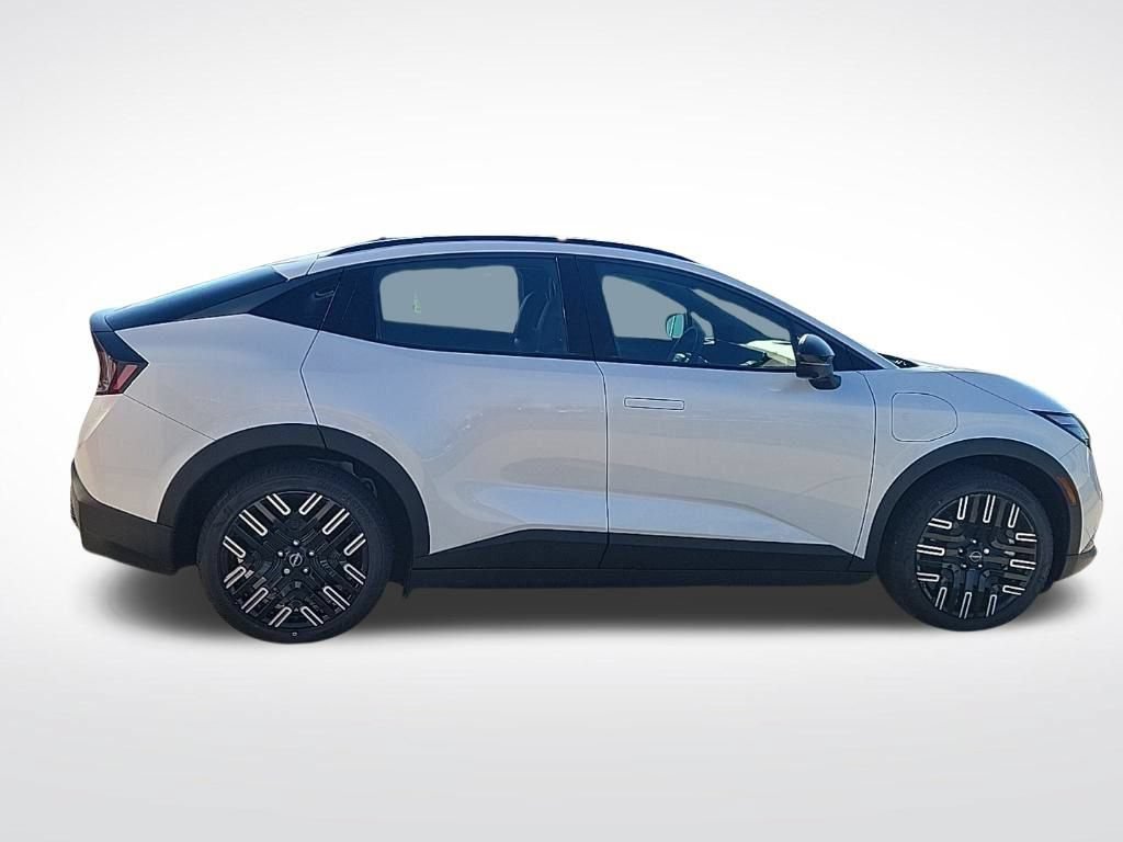 New 2026 Nissan Leaf Platinum+ w/ Floor Mat Package (Platinum+) FWD image 6