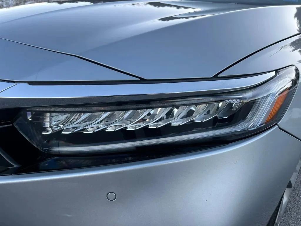 Used 2018 Honda Accord Touring image 30