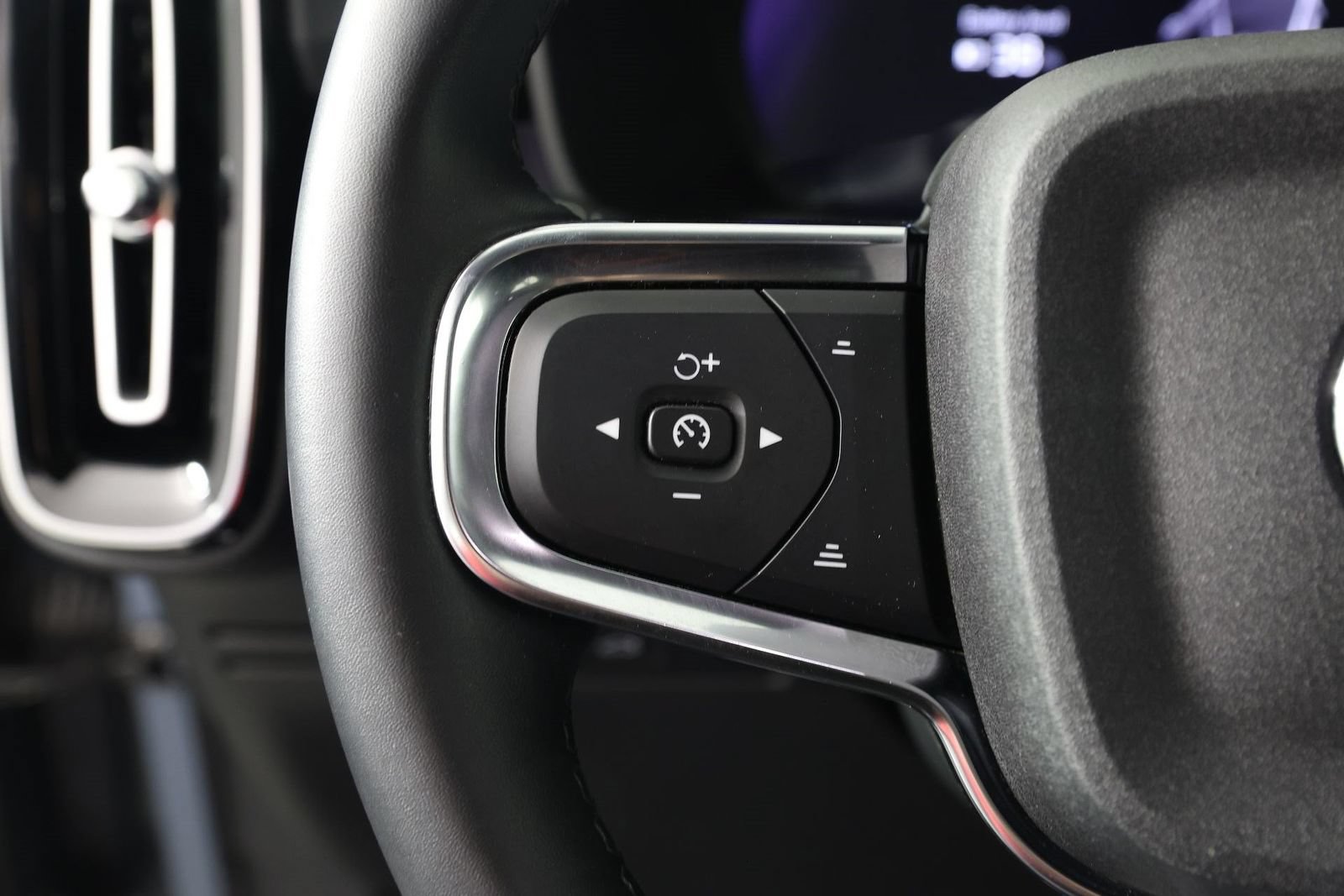 Certified 2023 Volvo C40 P8 Recharge Plus w/ Protection Package Premier AWD/4WD image 10