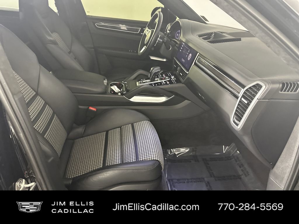 Used 2022 Porsche Cayenne Turbo S image 12
