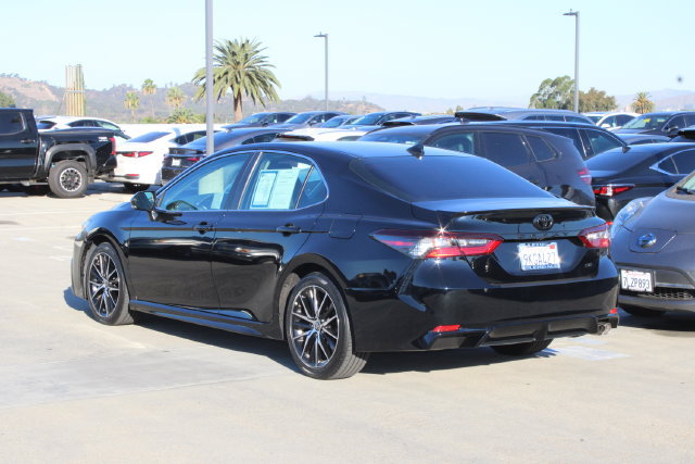 Used 2024 Toyota Camry SE w/ Convenience Package FWD image 18