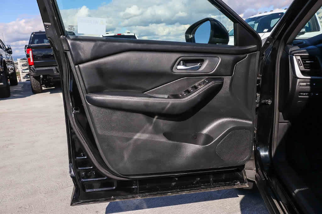 Used 2026 Nissan Rogue SV FWD image 20