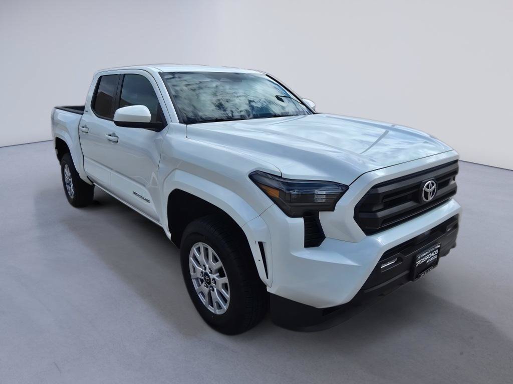 Used 2025 Toyota Tacoma SR5 AWD/4WD image 8
