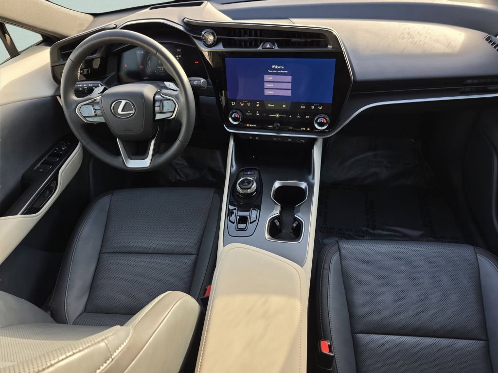 Used 2023 Lexus RZ 450e Premium image 32