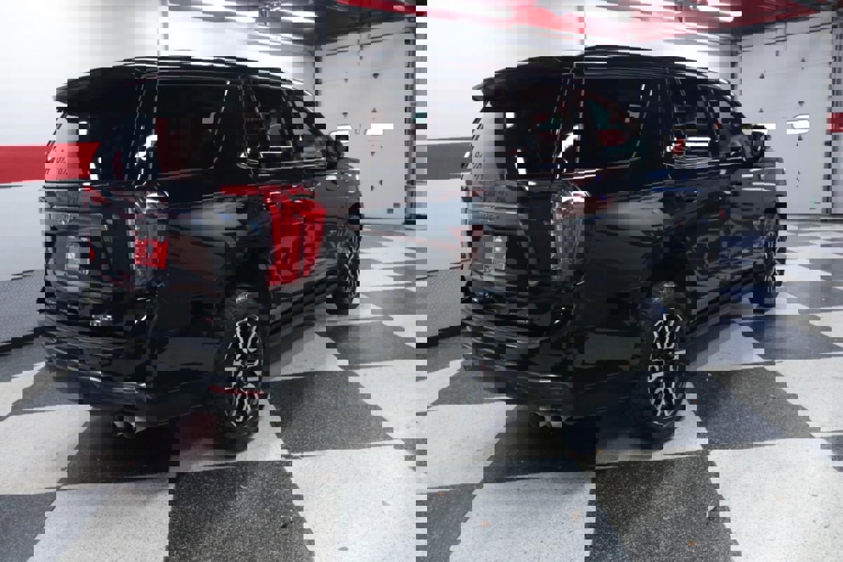 Used 2022 GMC Yukon AT4 image 7