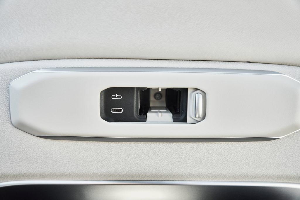 Used 2023 BMW ALPINA XB7 AWD/4WD image 63