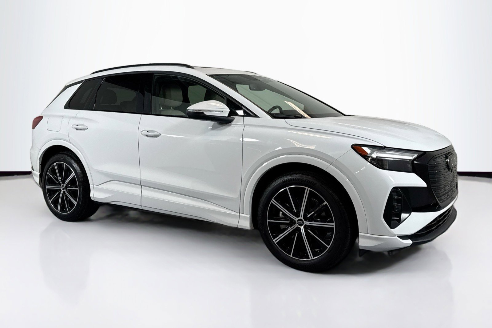 Used 2025 Audi Q4 e-tron Premium Plus image 3