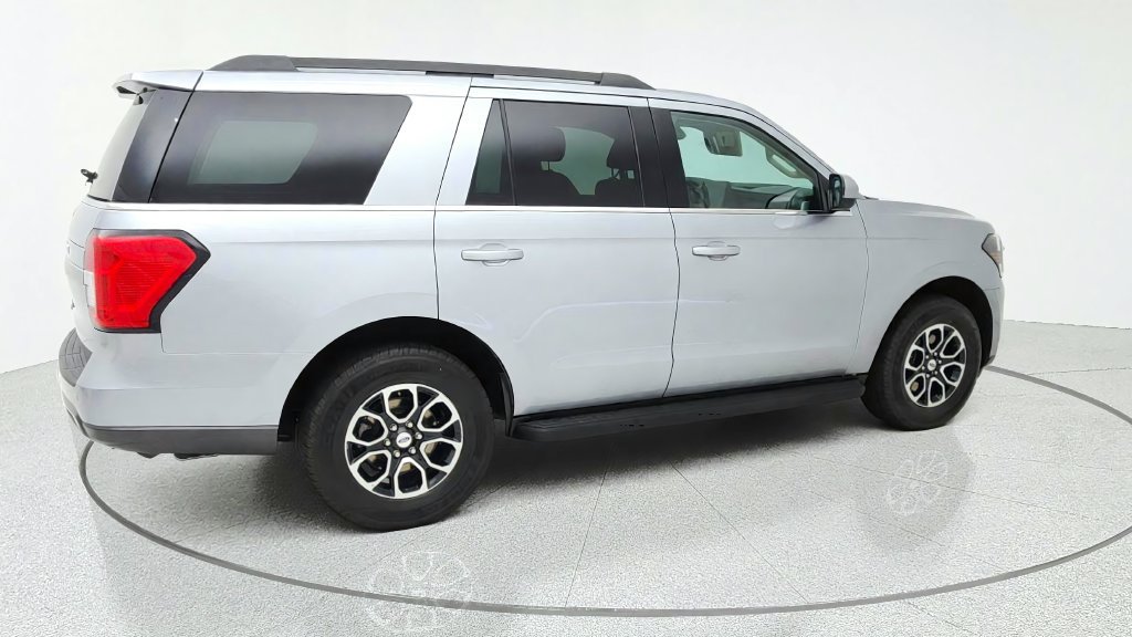 Used 2024 Ford Expedition XLT RWD image 7