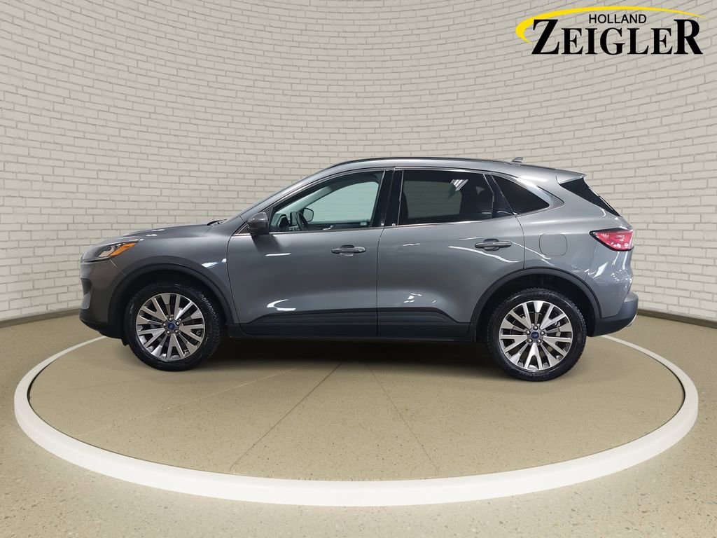 Used 2022 Ford Escape Titanium w/ Class II Trailer Tow Package image 8