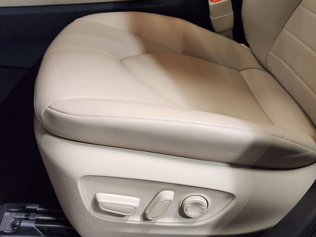 Used 2024 Toyota Highlander XLE FWD image 45