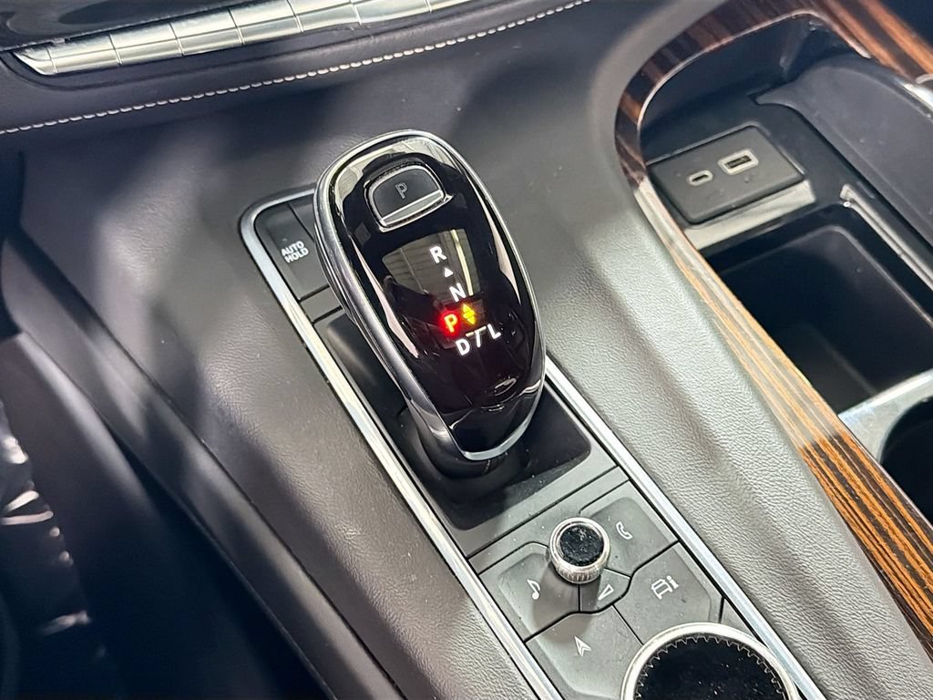 Used 2021 Cadillac Escalade Premium Luxury AWD/4WD image 18