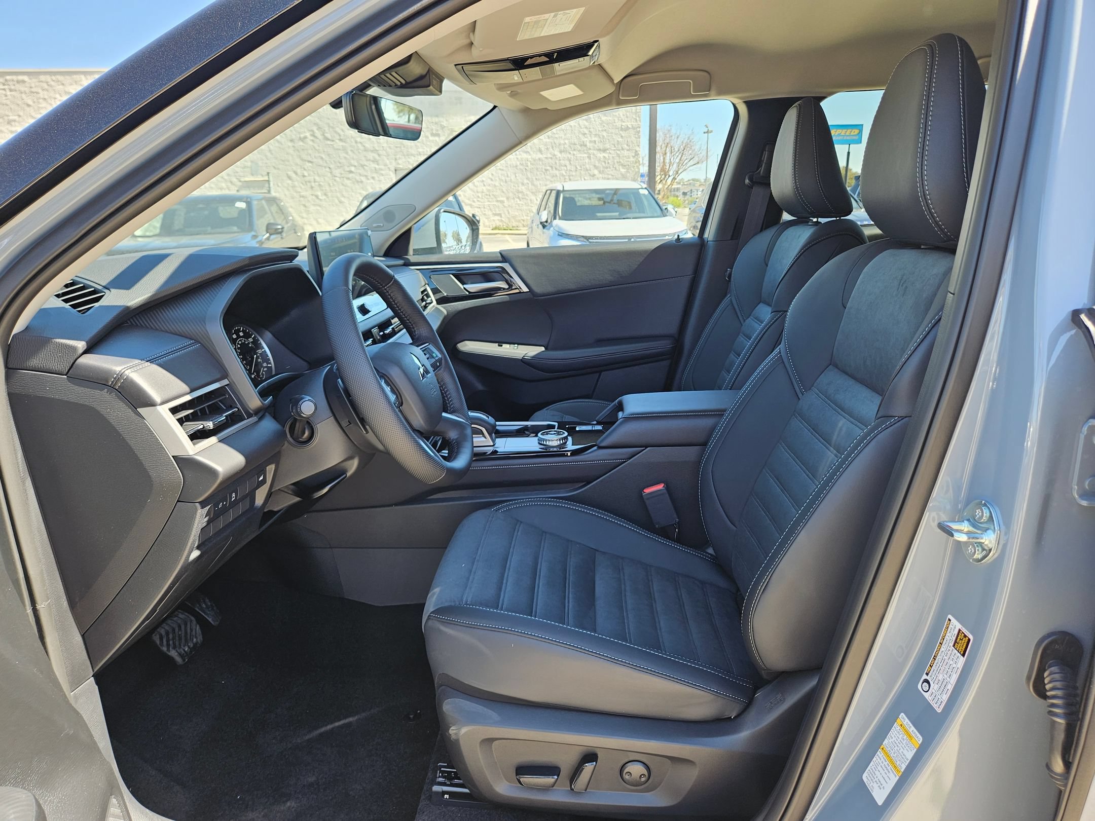 New 2026 Mitsubishi Outlander SE AWD/4WD image 9