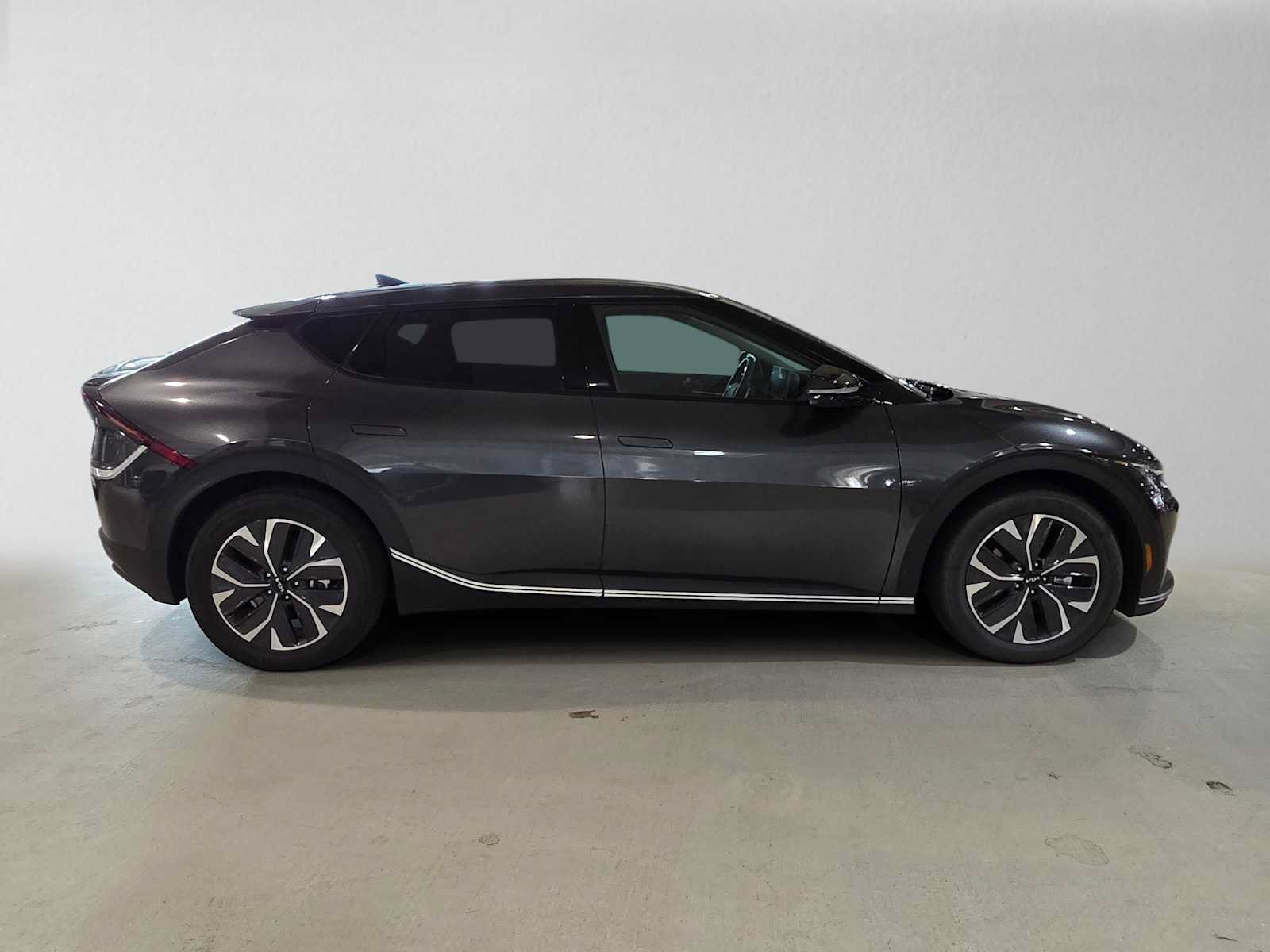 Used 2024 Kia EV6 Light AWD/4WD image 2
