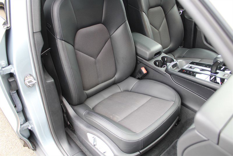 Used 2022 Porsche Macan AWD/4WD image 27