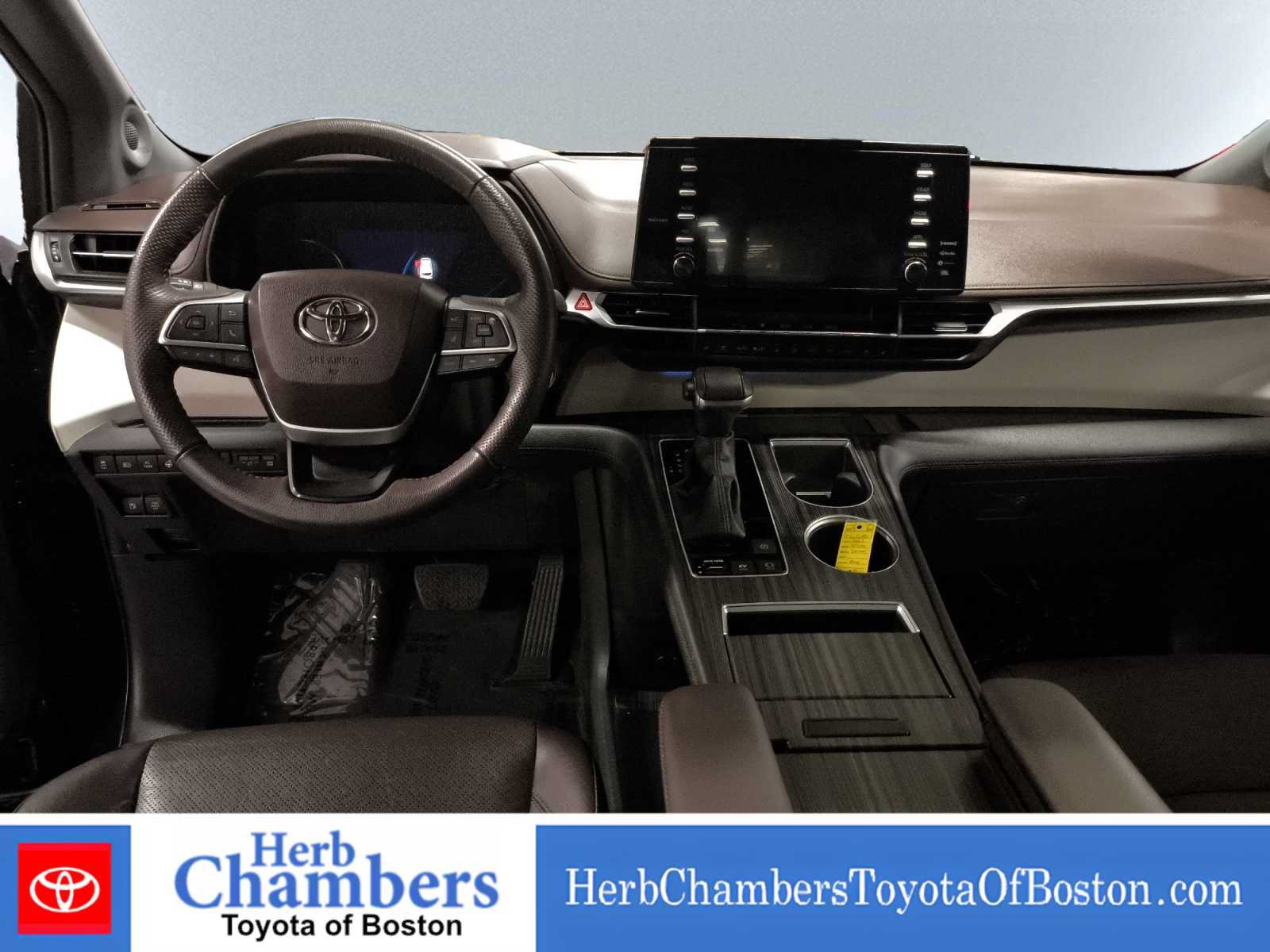 Used 2023 Toyota Sienna Platinum AWD/4WD image 6