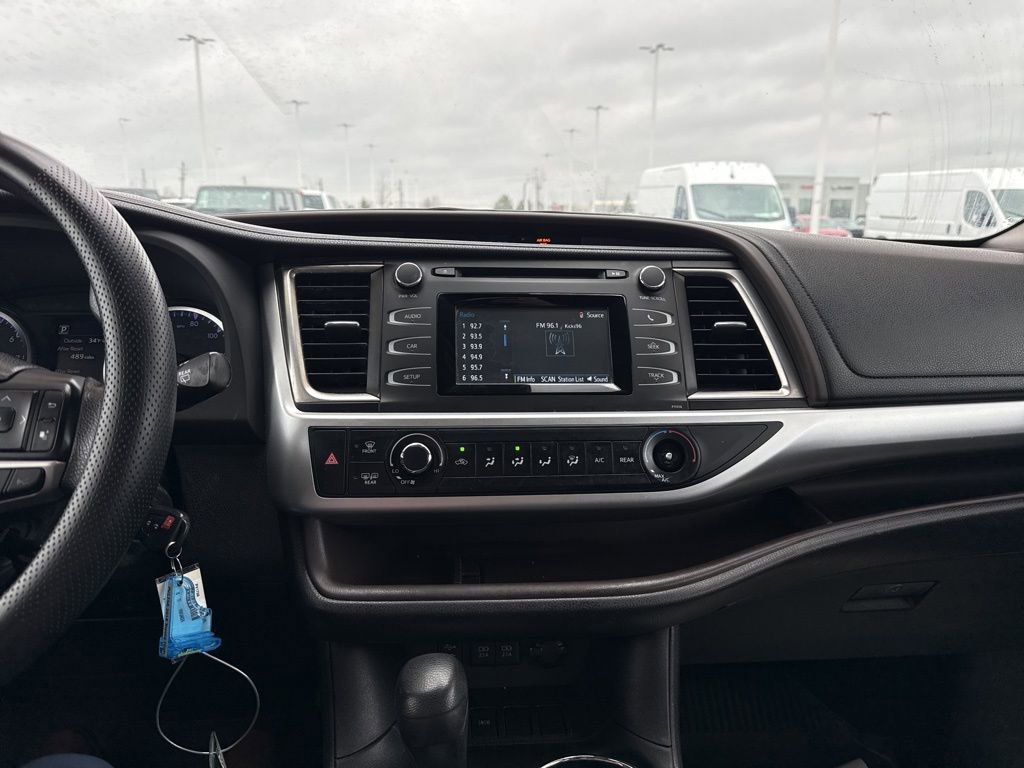 Used 2018 Toyota Highlander LE image 13