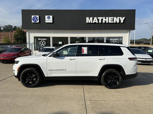 Used 2023 Jeep Grand Cherokee L Altitude image 2