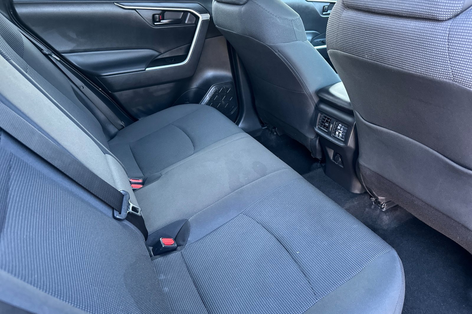 Used 2024 Toyota RAV4 LE image 18