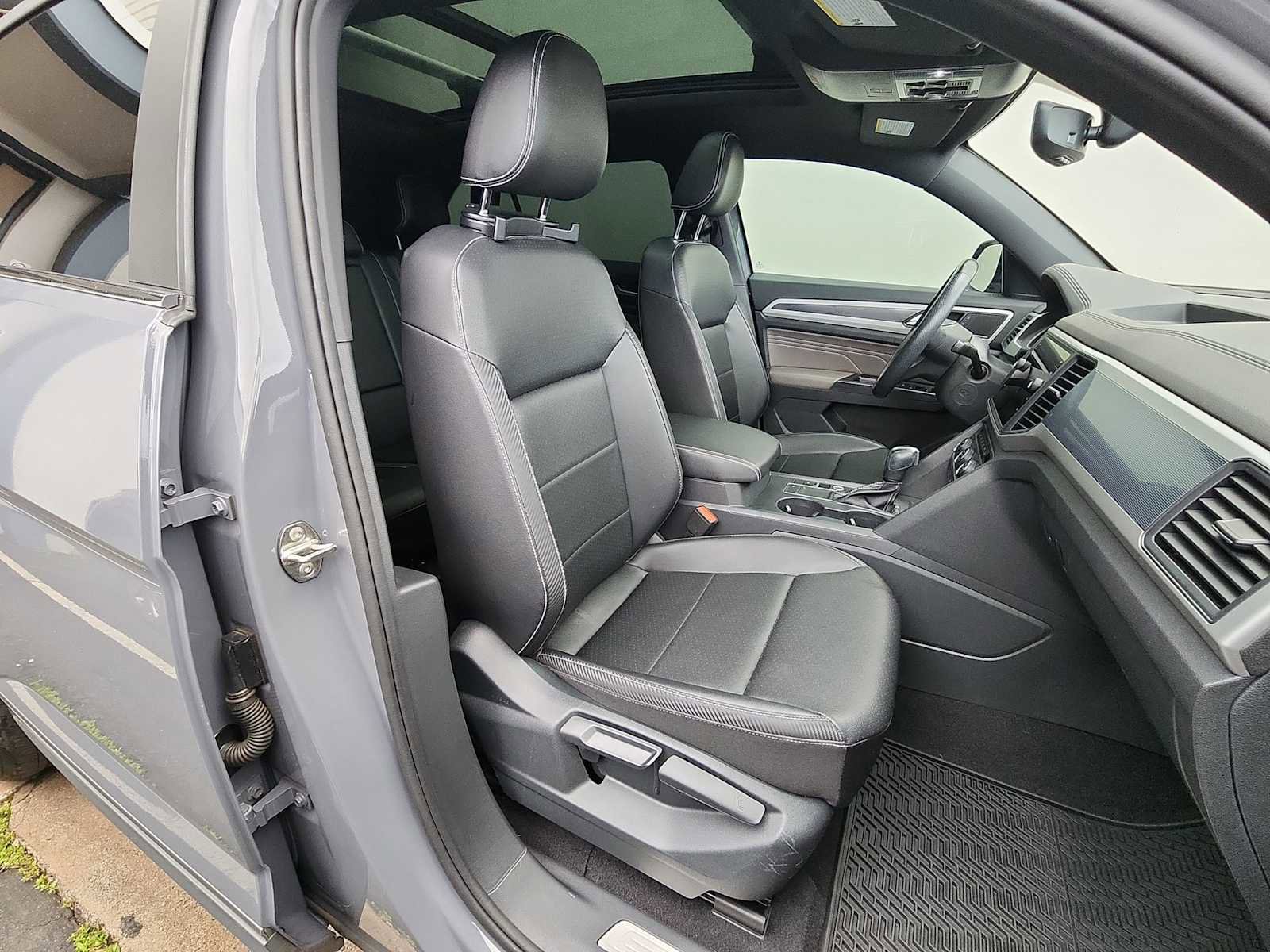 Used 2021 Volkswagen Atlas Cross Sport SE image 26