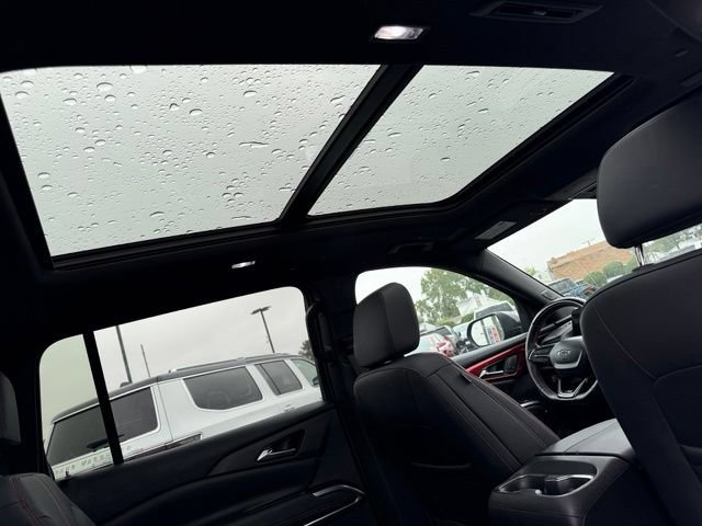Used 2024 Chevrolet Traverse RS FWD image 13