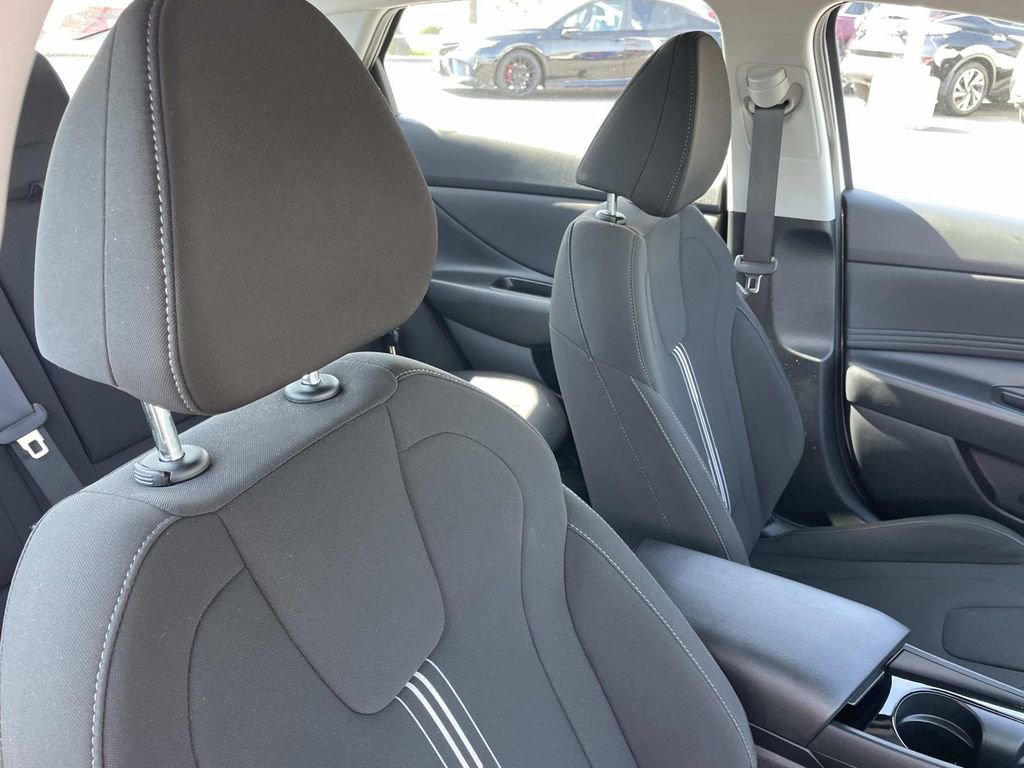 Certified 2024 Hyundai Elantra SEL w/ Convenience Package image 29
