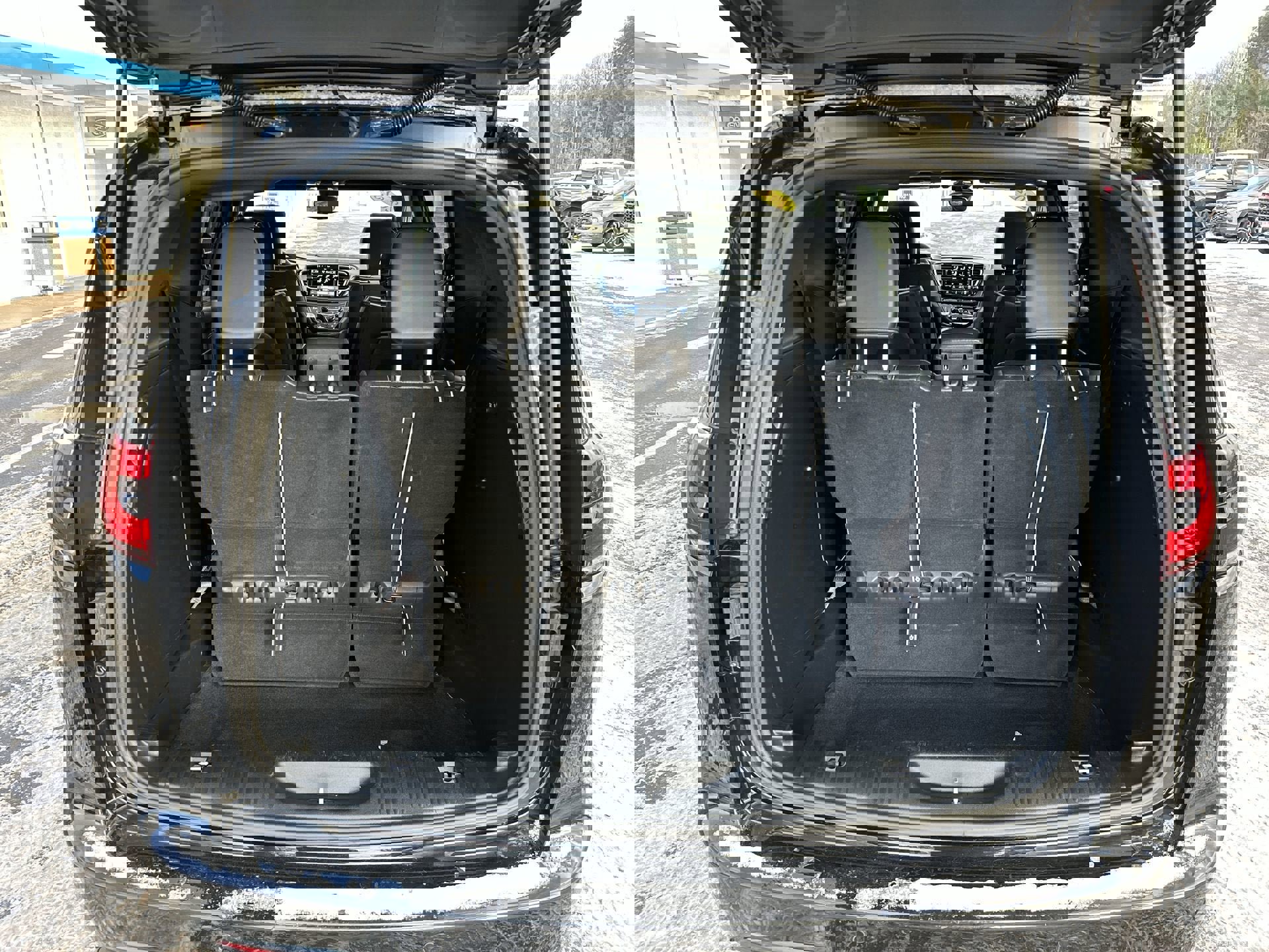 Used 2025 Chrysler Pacifica Limited image 27